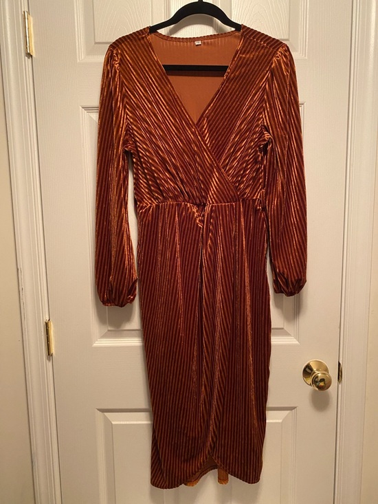 Dresses & Skirts - Women's Velour Wrap Midi Dress in Rust…size S